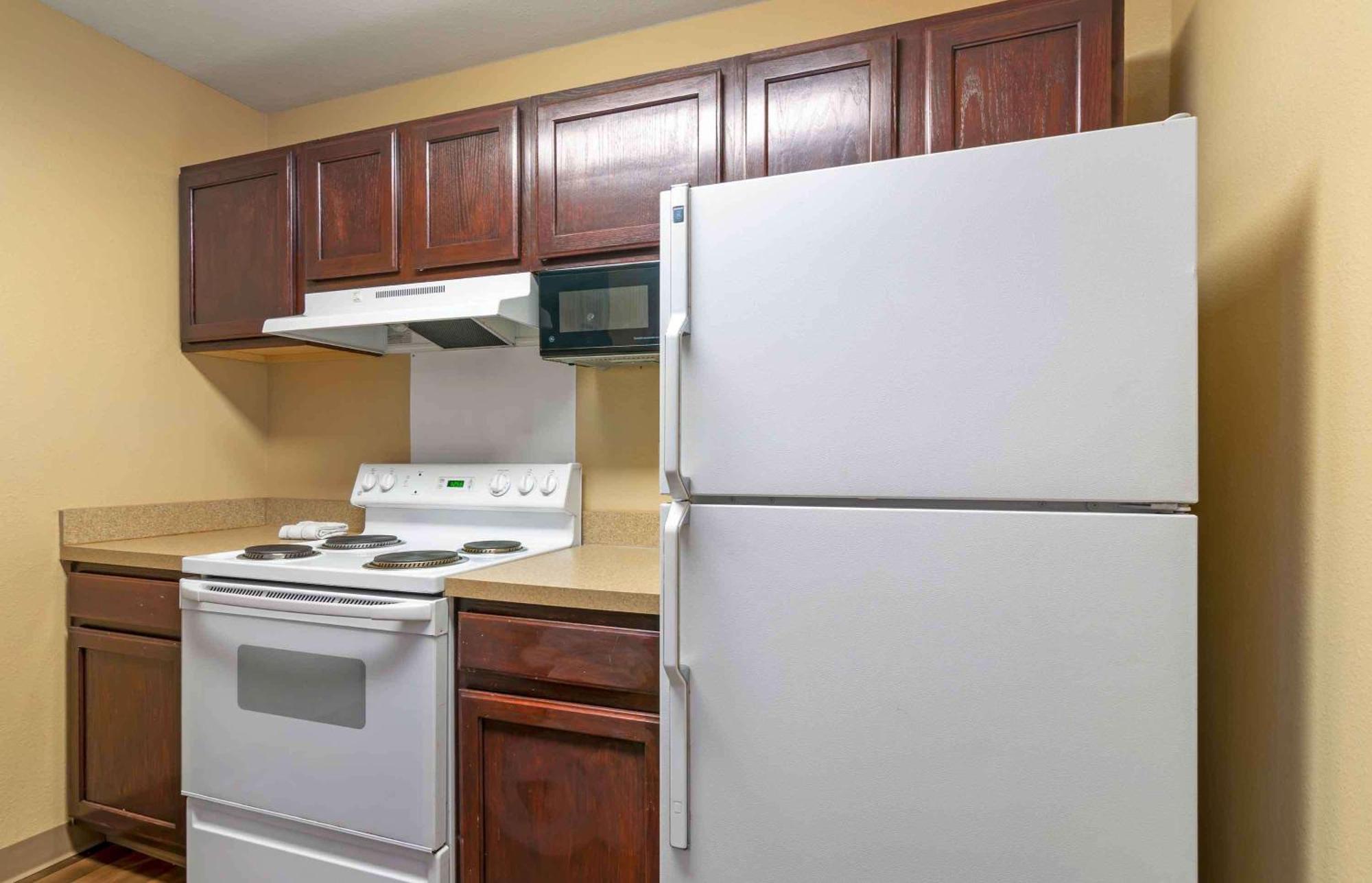 Extended America - Kansas - - Metcalf Ave Hotel Overland Park