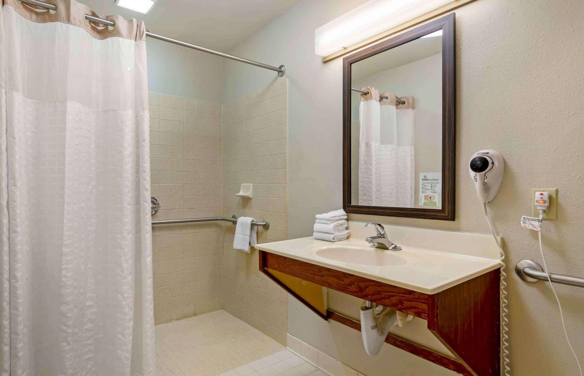 Extended America - Kansas - - Metcalf Ave 2*