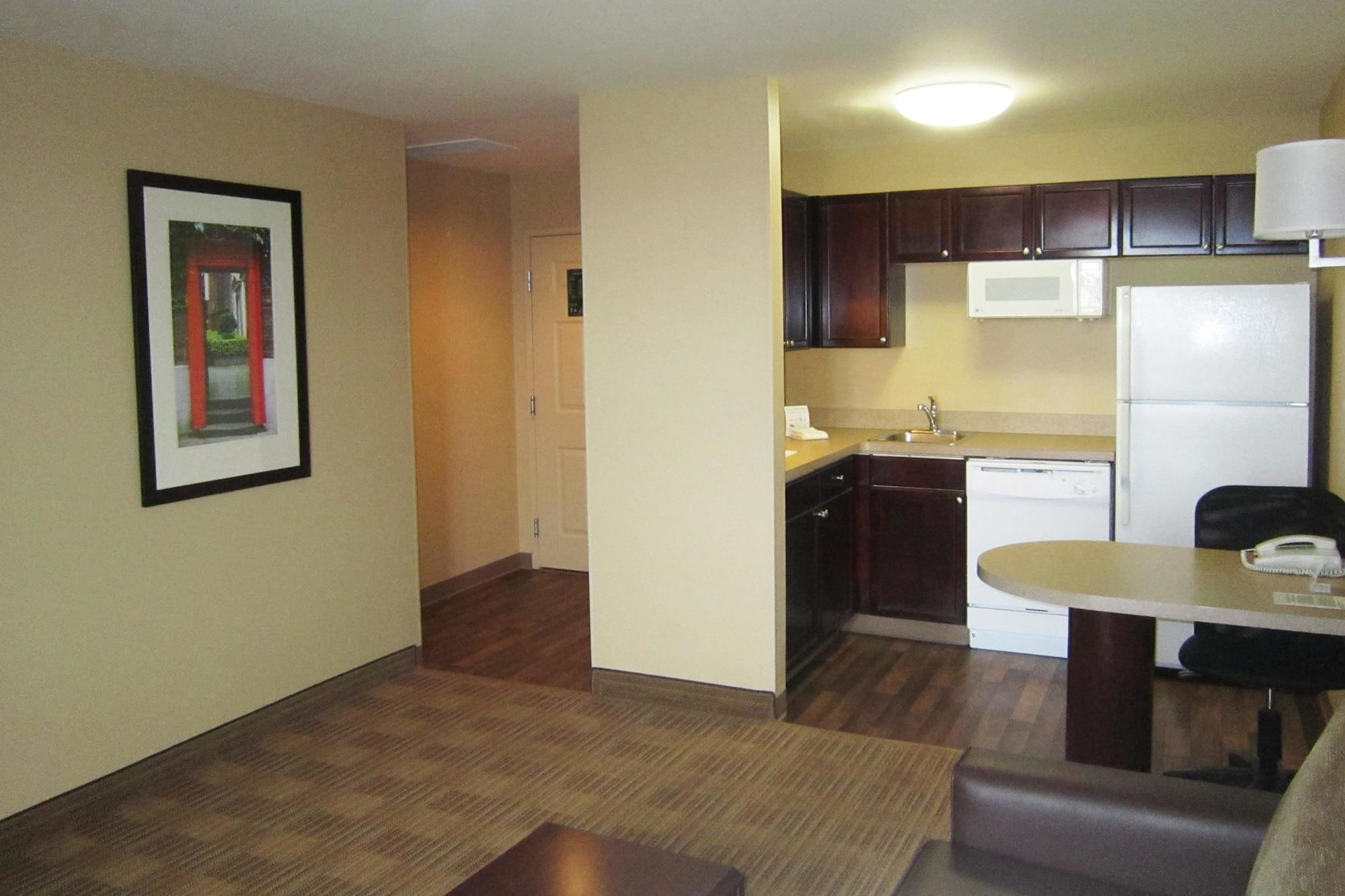 Extended America - Kansas - - Metcalf Ave 2*