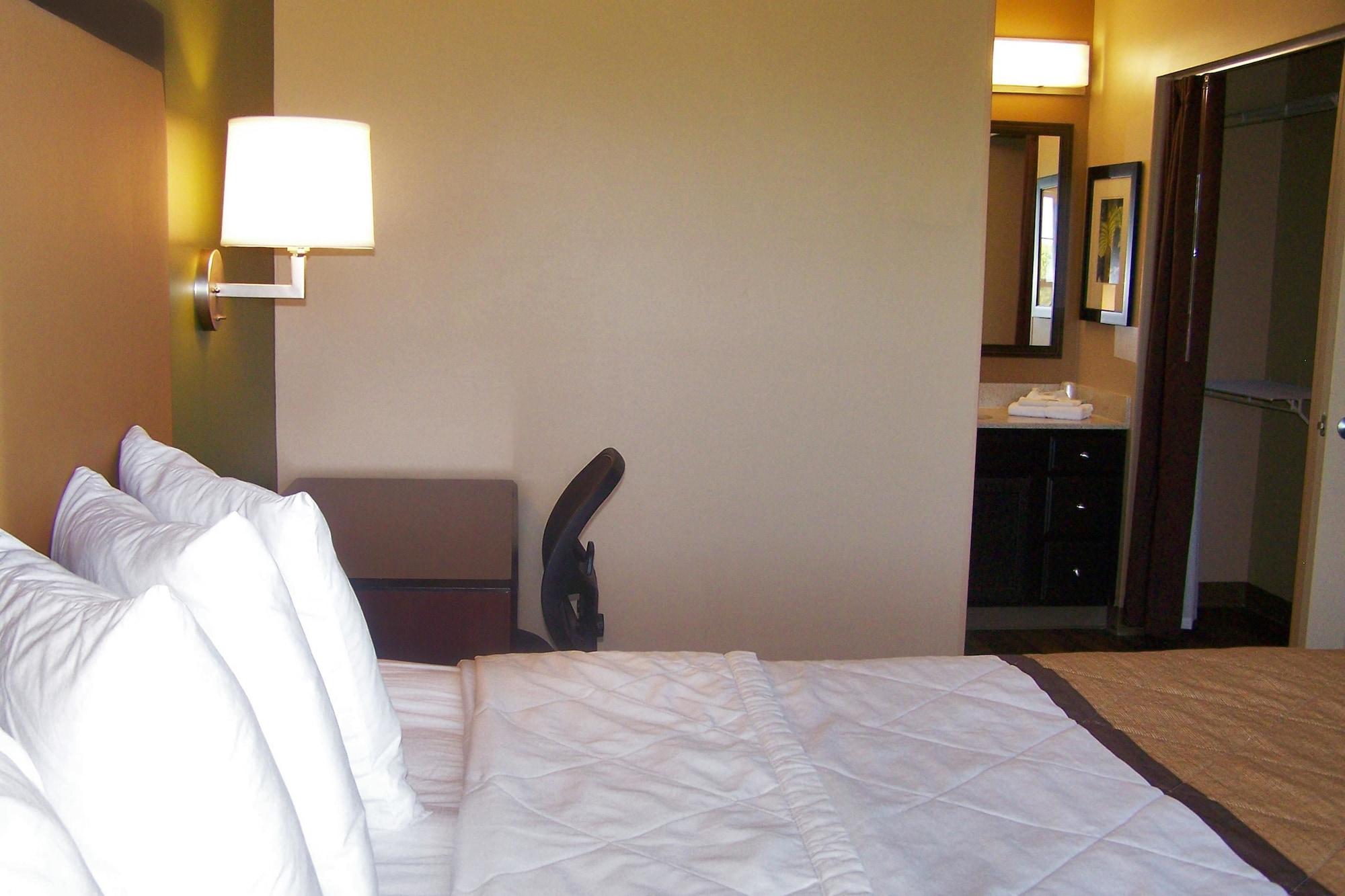 Extended America - Kansas - - Metcalf Ave Overland Park