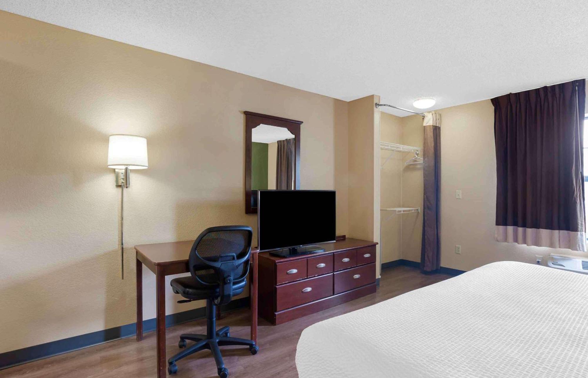 Extended America - Kansas - - Metcalf Ave 2* Overland Park