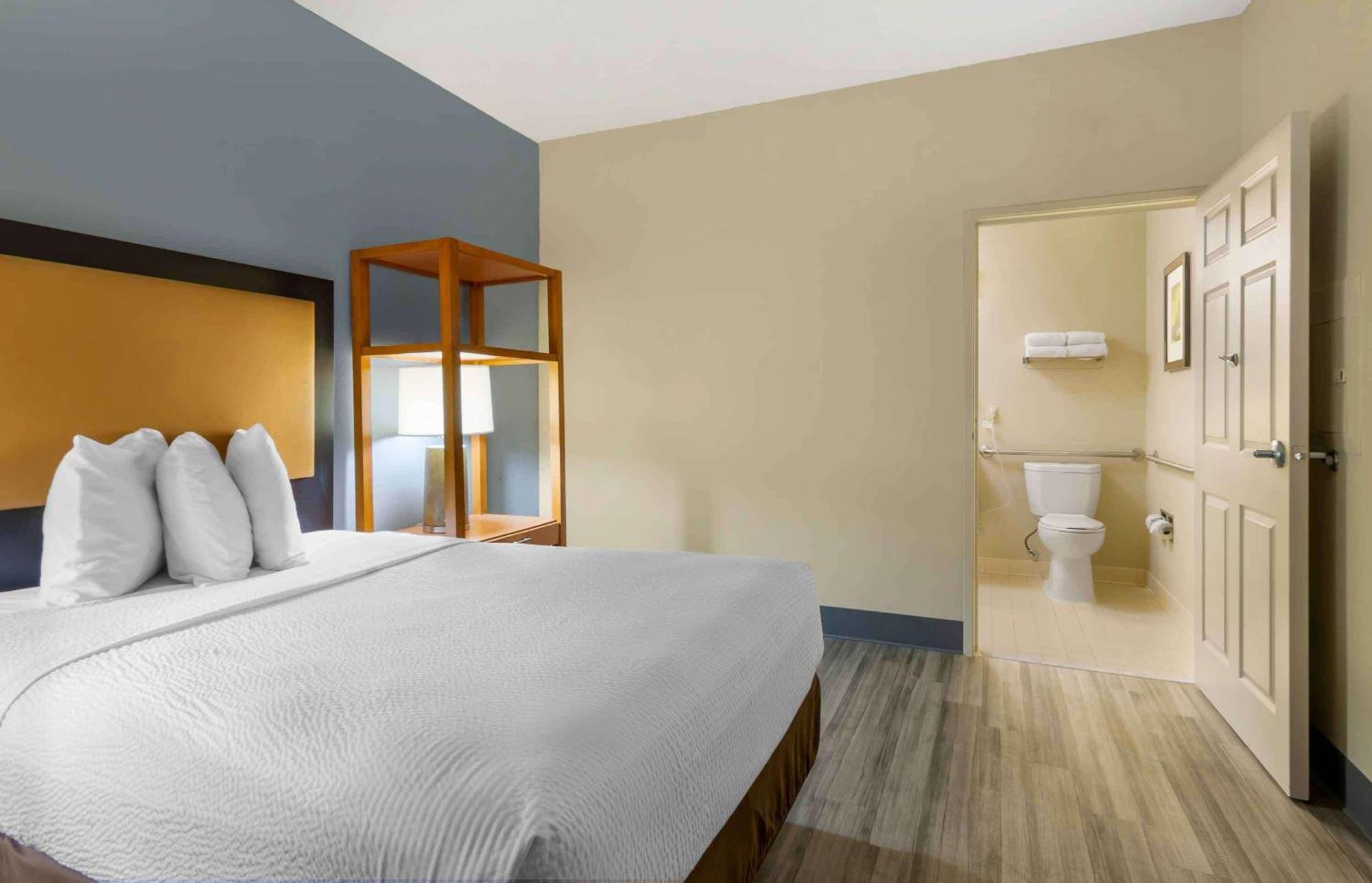 Extended America - Kansas - - Metcalf Ave Hotel
