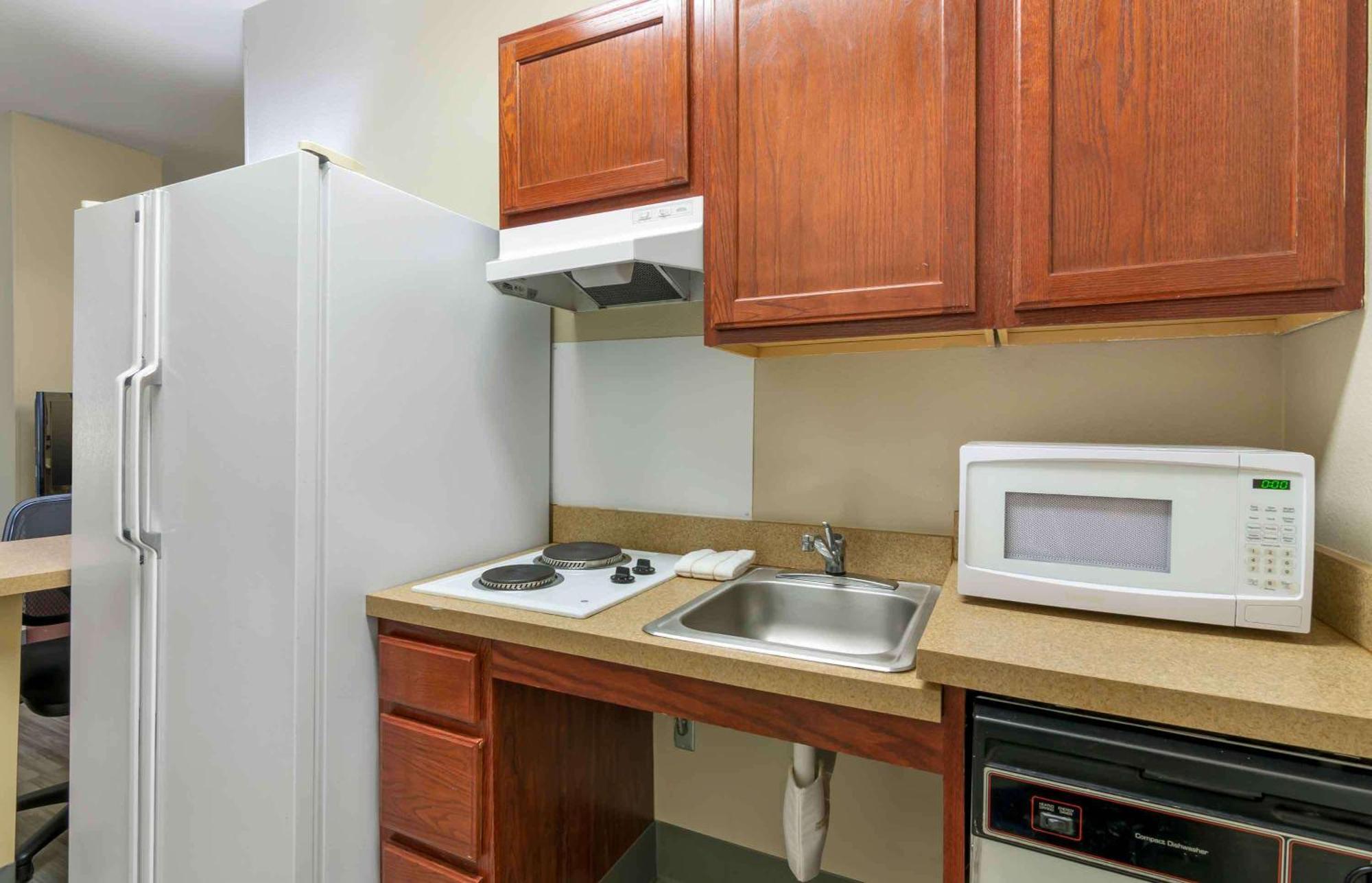 Extended America - Kansas - - Metcalf Ave Hotel Overland Park