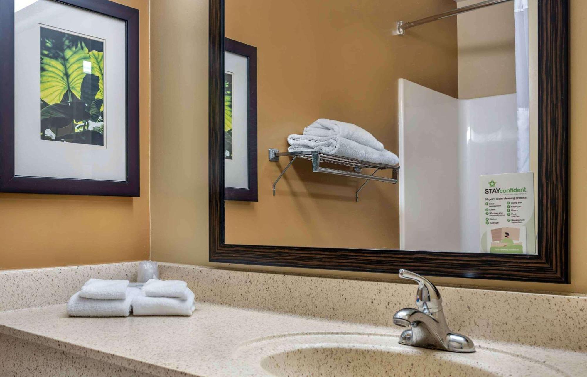 Extended America - Kansas - - Metcalf Ave Hotel