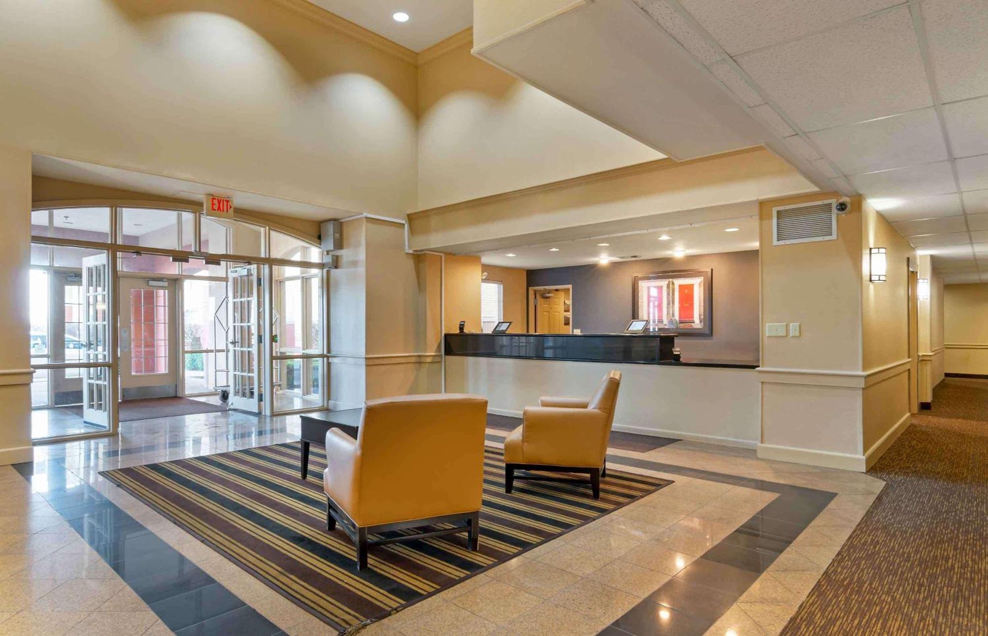 Extended America - Kansas - - Metcalf Ave Overland Park
