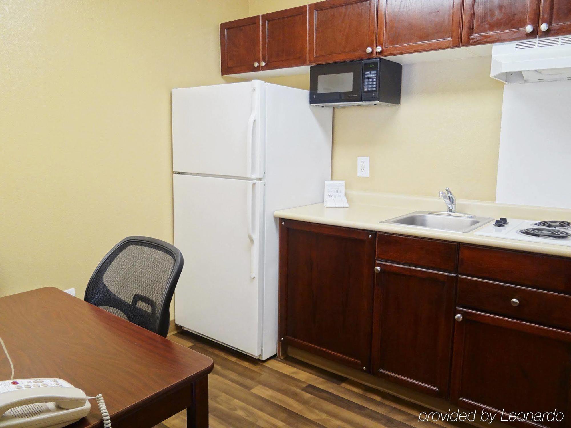 Extended America - Kansas - - Metcalf Ave Hotel Overland Park